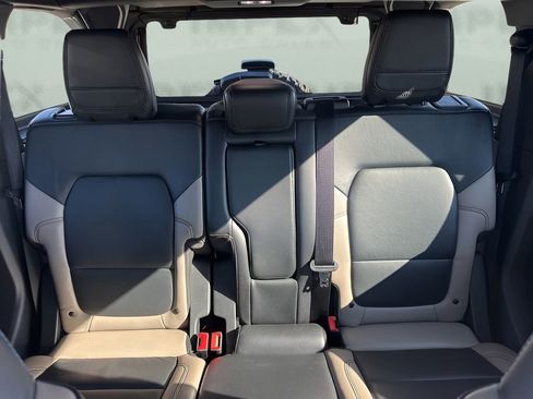 Used 2022 Ford Bronco Wildtrak image 11