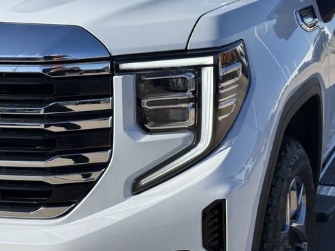 New 2026 GMC Sierra 1500 SLT image 8