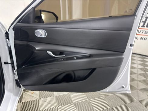 Used 2026 Hyundai Elantra SE FWD image 28