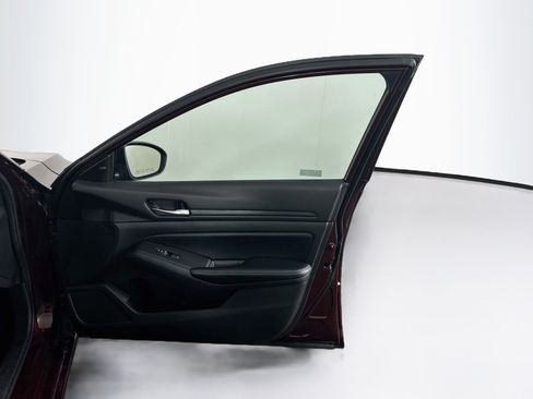 Used 2025 Nissan Altima 2.5 SV FWD image 30