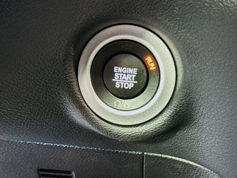 Used 2020 Chrysler Pacifica Touring-L w/ S Appearance Package image 21