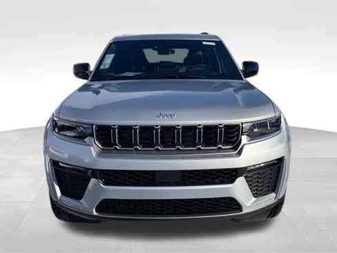 New 2026 Jeep Grand Cherokee Limited AWD/4WD image 2