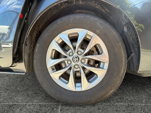 Used 2025 Toyota Sienna XLE w/ XLE Plus Package AWD/4WD image 10