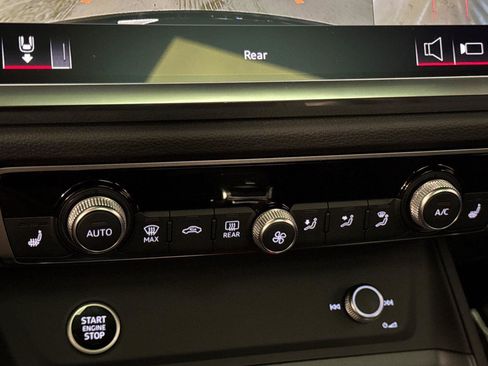 Certified 2025 Audi Q3 2.0T Premium Plus w/ Premium Plus Package image 20