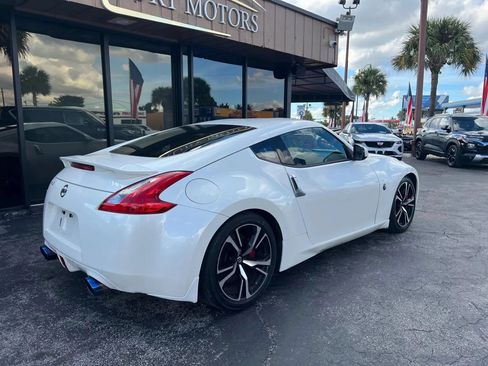 Used 2017 Nissan 370Z Coupe RWD image 9