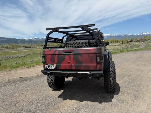Used 2022 Jeep Gladiator Rubicon w/ Trailer Tow Package AWD/4WD image 9