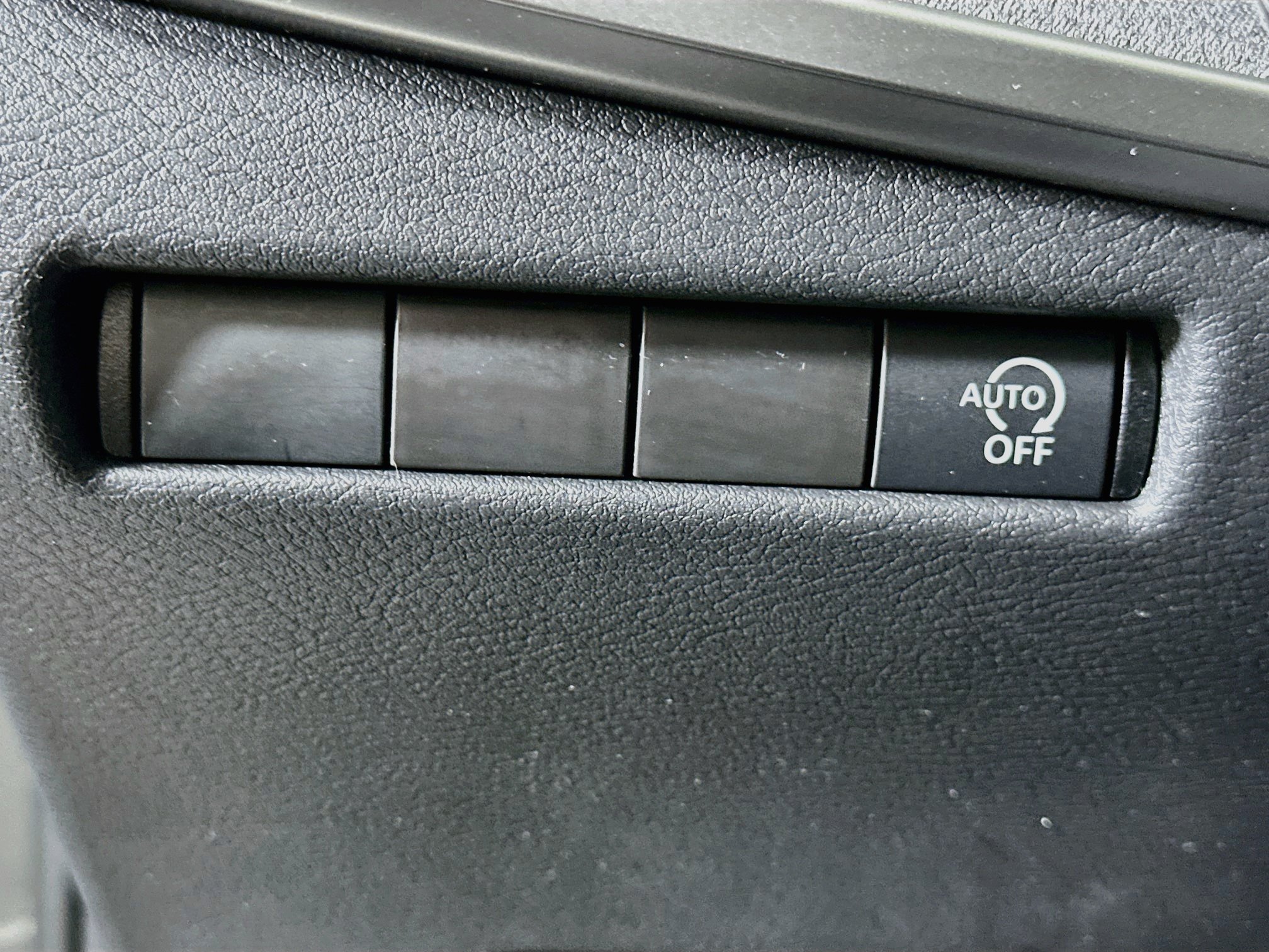 Used 2025 Nissan Kicks SV FWD image 15