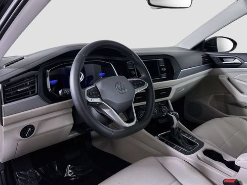 Certified 2023 Volkswagen Jetta SE FWD image 9
