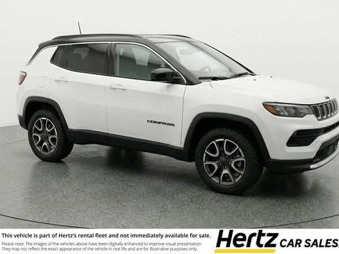 Used 2025 Jeep Compass Trailhawk image 1