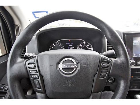 Used 2022 Nissan Frontier SV image 9