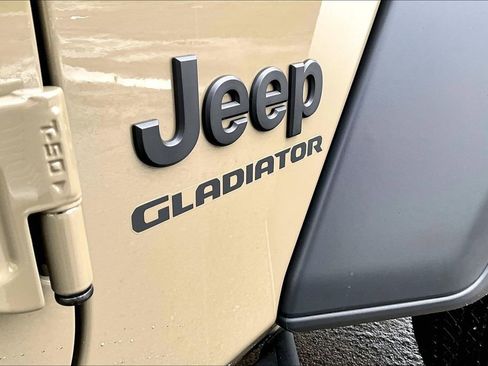 Used 2020 Jeep Gladiator Sport w/ Quick Order Package 24S image 34