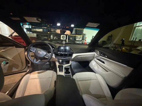 Used 2021 Cadillac CT4 Premium Luxury image 3