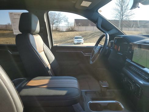 Used 2025 Chevrolet Silverado 1500 High Country w/ High Country Premium Package AWD/4WD image 35