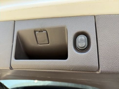 Used 2018 GMC Yukon Denali w/ Open Road Package image 8