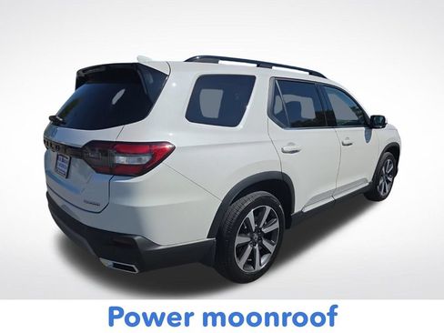 Used 2024 Honda Pilot Touring image 4