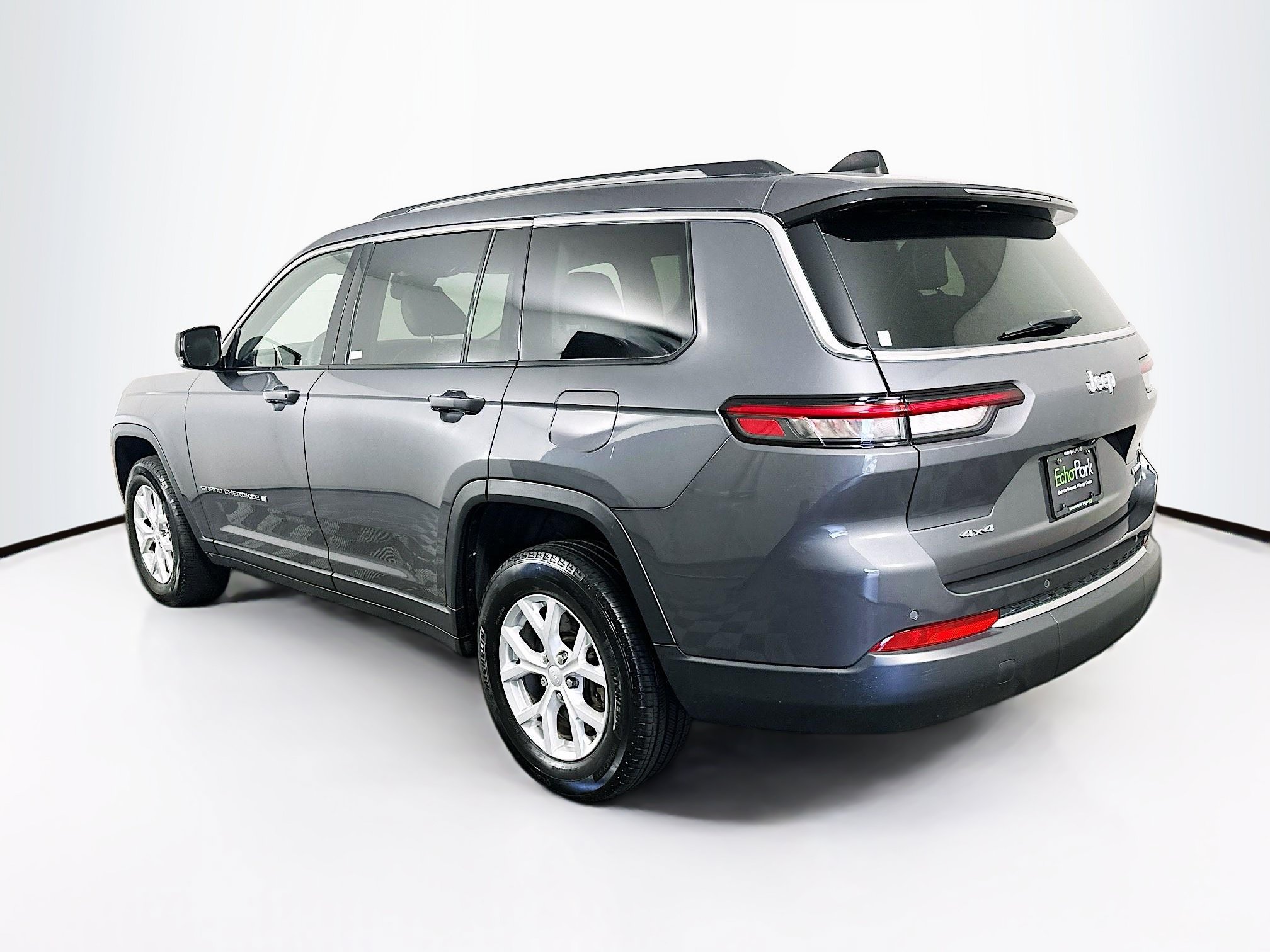Used 2023 Jeep Grand Cherokee L Limited AWD/4WD image 5