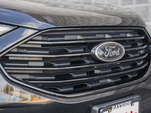 Certified 2022 Ford Edge SE w/ Black Appearance Package image 12