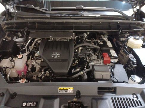 Used 2023 Toyota Highlander XLE image 18