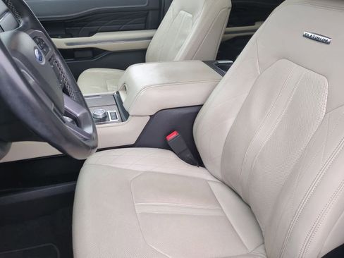 Used 2019 Ford Expedition Platinum image 16