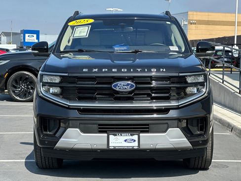Certified 2025 Ford Expedition Platinum AWD/4WD image 8