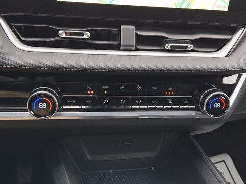 Used 2025 Chevrolet Equinox LT w/ Convenience Package II image 15