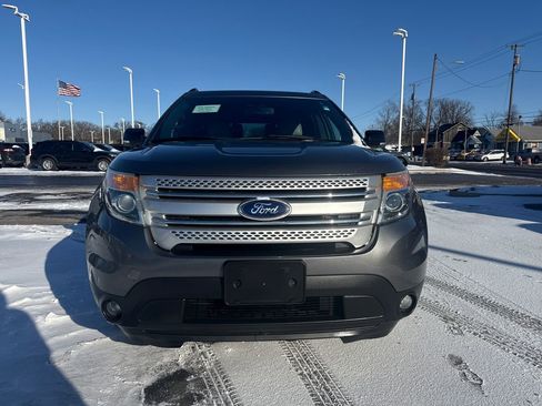 Used 2014 Ford Explorer XLT w/ Equipment Group 202A image 3