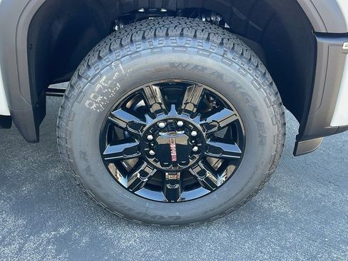 New 2026 GMC Sierra 2500 AT4 w/ AT4 Premium Plus Package AWD/4WD image 9