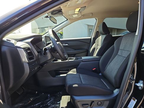 Certified 2026 Nissan Rogue SV AWD/4WD image 13
