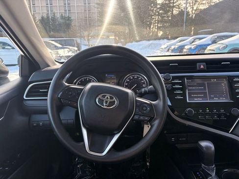 Used 2018 Toyota Camry LE image 26