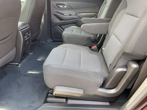 Used 2022 Chevrolet Traverse LT image 42