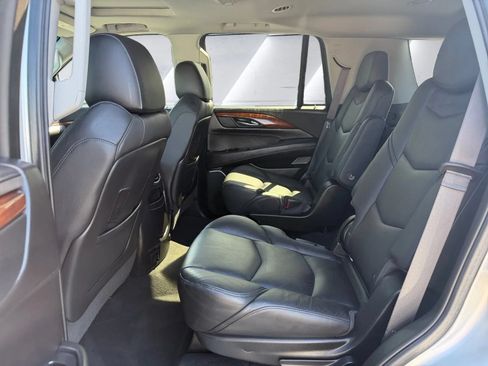 Used 2016 Cadillac Escalade Luxury AWD/4WD image 15