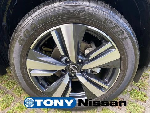 Used 2024 Nissan Rogue SL w/ SL Premium Package FWD image 27