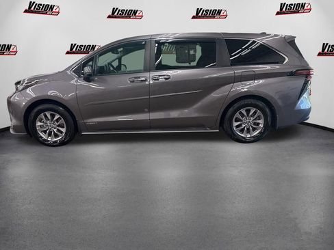 Used 2021 Toyota Sienna XLE FWD image 8