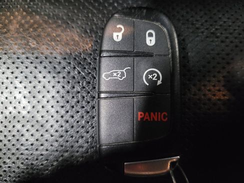 Used 2020 Jeep Grand Cherokee Overland image 32