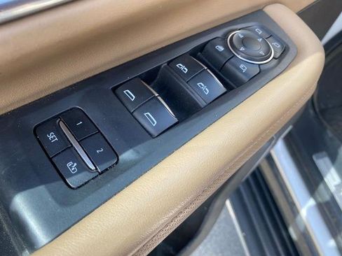 Used 2021 Chevrolet Tahoe Premier w/ Premium Package AWD/4WD image 13