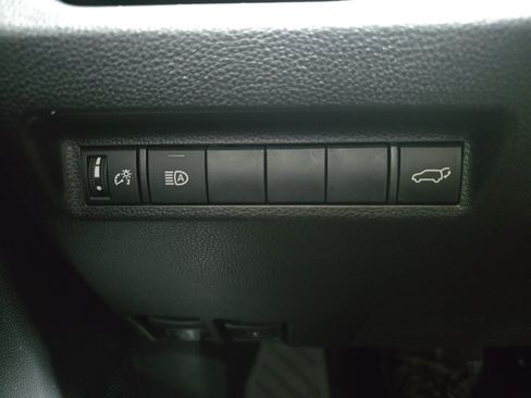 Used 2019 Toyota RAV4 XLE w/ Convenience Package FWD image 26