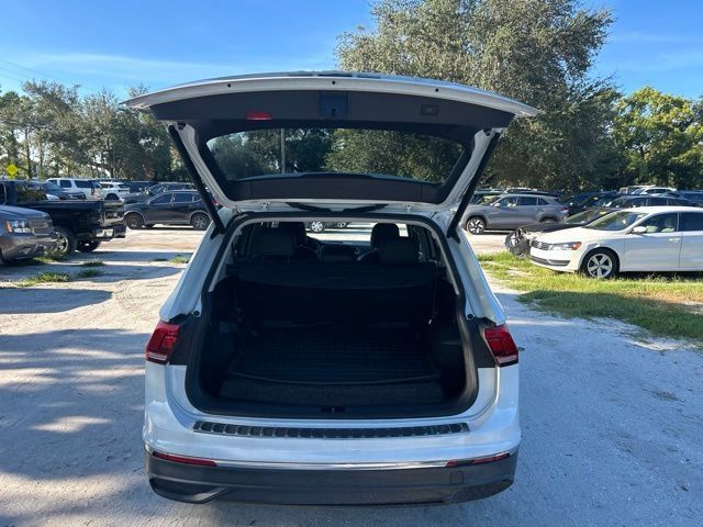 Used 2022 Volkswagen Tiguan SE FWD image 9