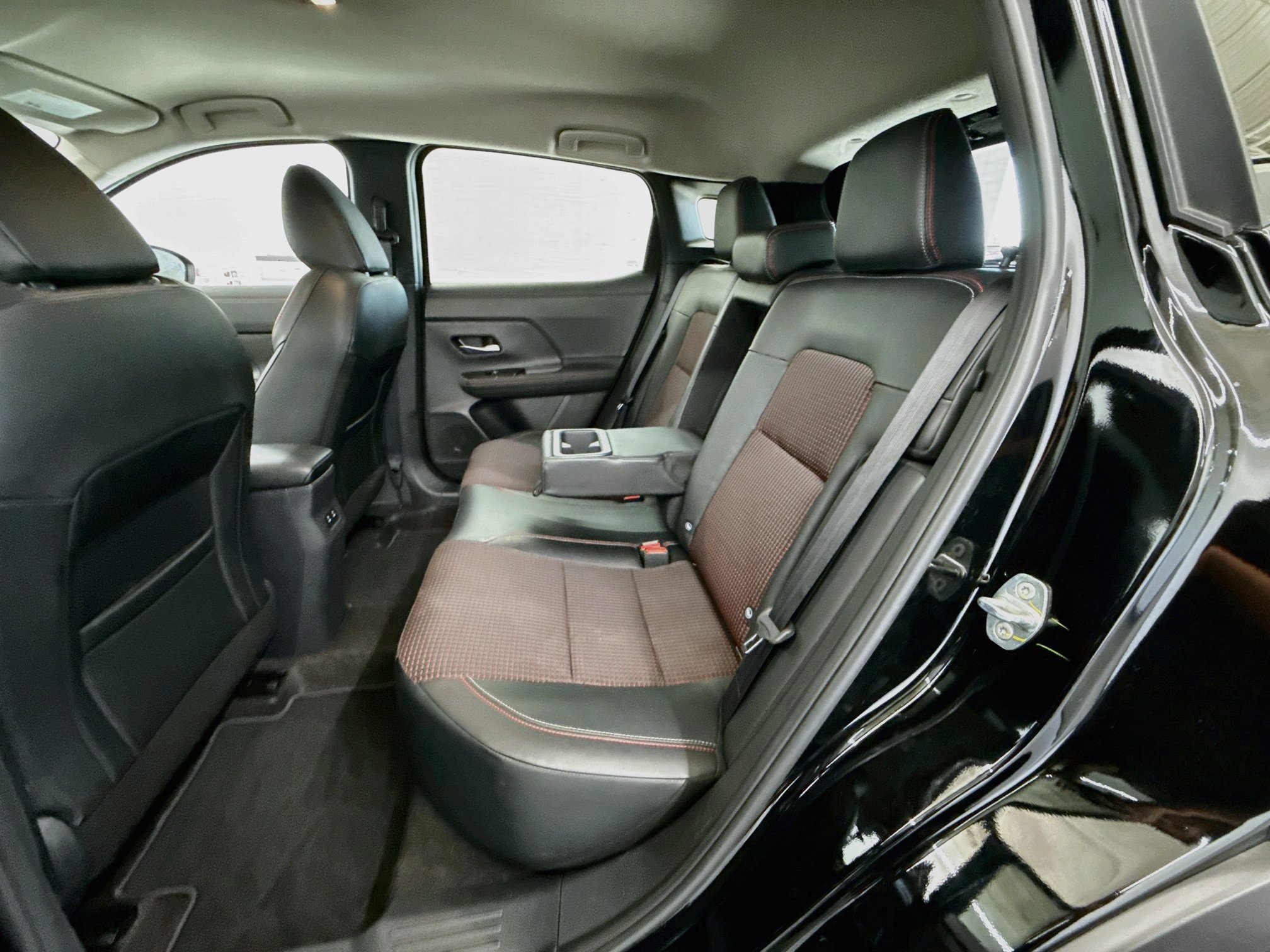 Used 2025 Nissan Kicks SR FWD image 27
