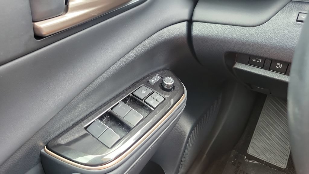 Used 2026 Toyota Crown AWD/4WD image 19