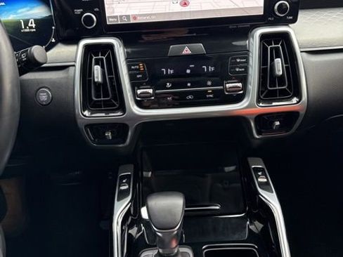 Used 2023 Kia Sorento SX image 29