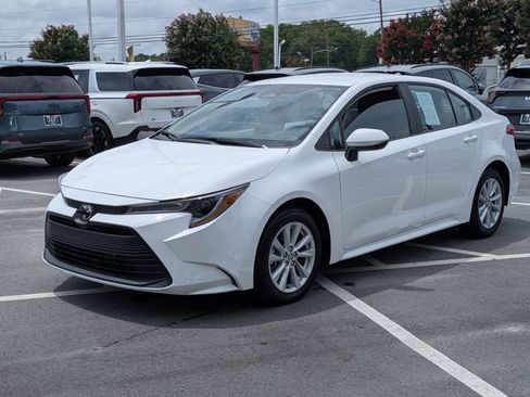 Used 2026 Toyota Corolla LE w/ LE Premium Package FWD image 7