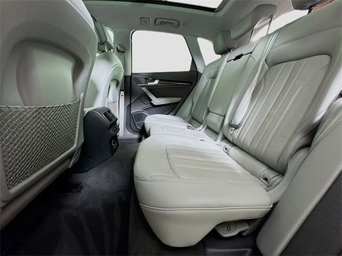 Used 2018 Audi Q5 2.0T Premium Plus w/ Premium Plus Package image 27