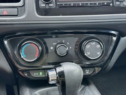 Used 2019 Honda HR-V LX image 12