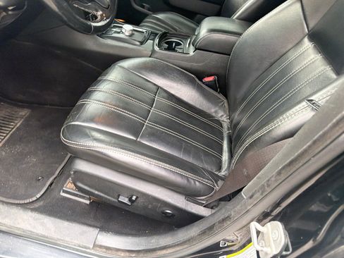 Used 2019 Chrysler 300 S RWD image 10