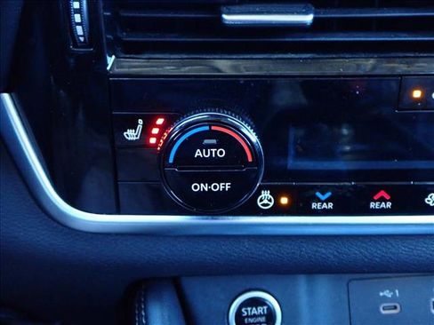 Used 2021 Nissan Rogue SL w/ Premium Package image 21