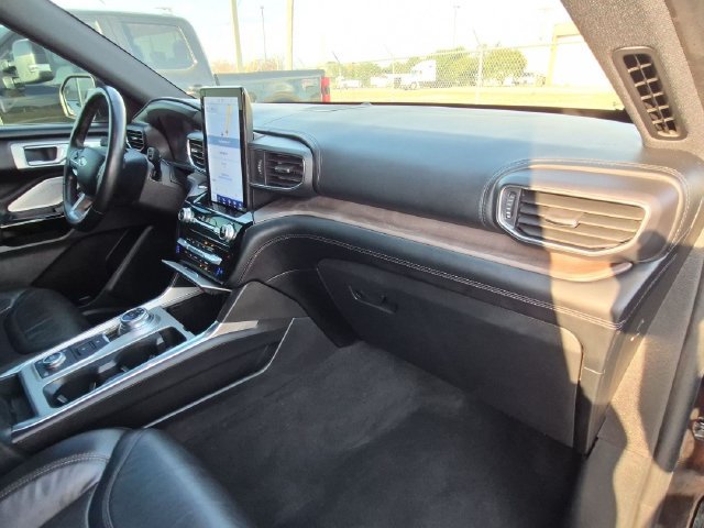 Used 2023 Ford Explorer Platinum w/ Technology Package AWD/4WD image 21