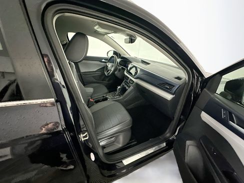 Used 2024 Volkswagen Taos SE image 29