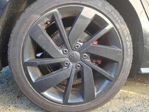 Used 2019 Volkswagen Jetta GLI Autobahn FWD image 4