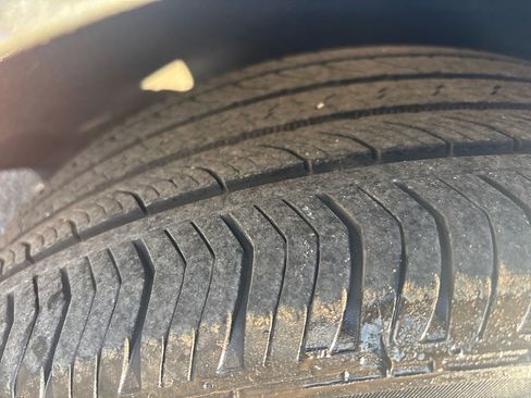 Used 2023 Buick Envision Avenir image 34