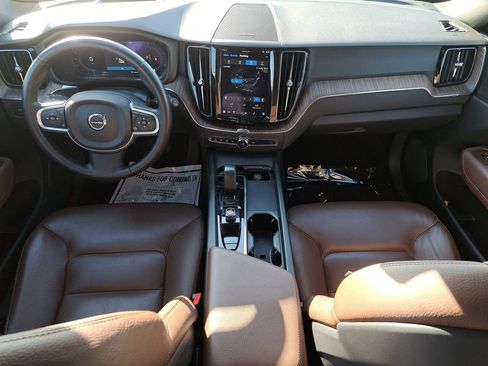 Used 2022 Volvo XC60 B5 Momentum w/ Advanced Package image 12